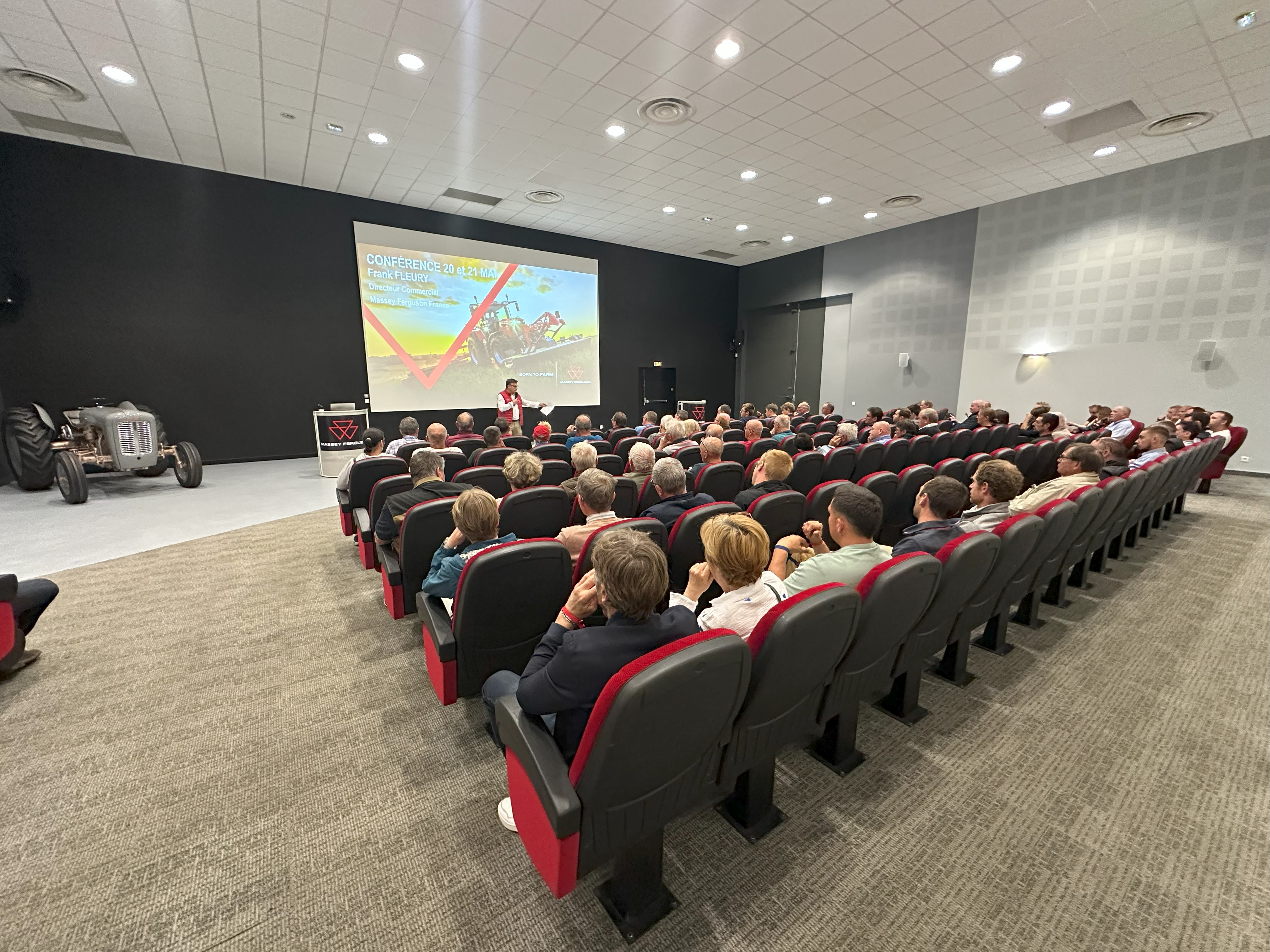 Çiftçiler, Agrispace'in ilk konferanslarına ev sahipliği yapmasından faydalanıyor.