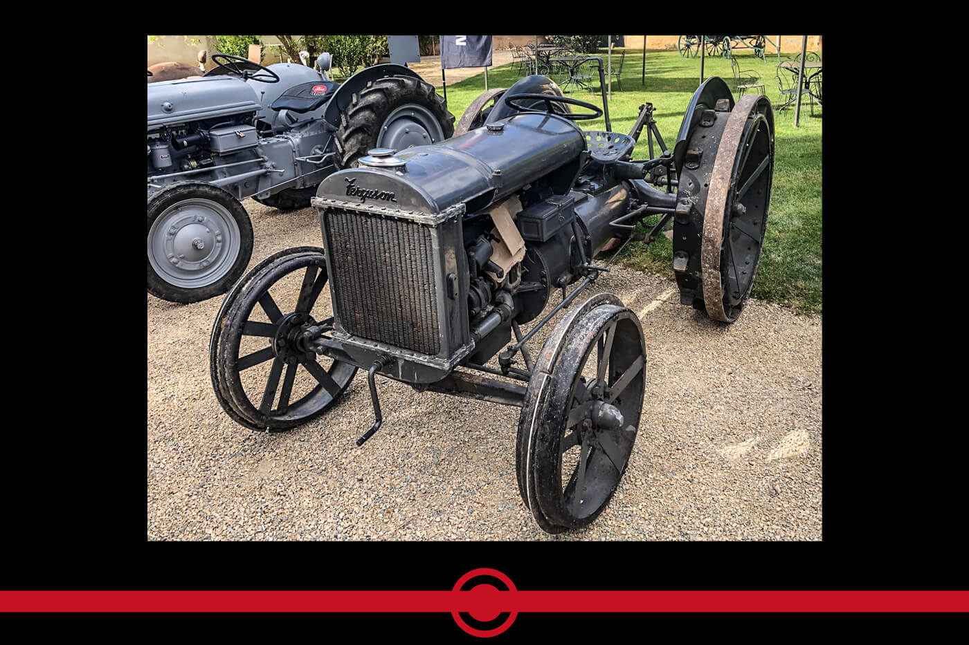 1936 - Lanzamiento del tractor" Ferguson Brown''