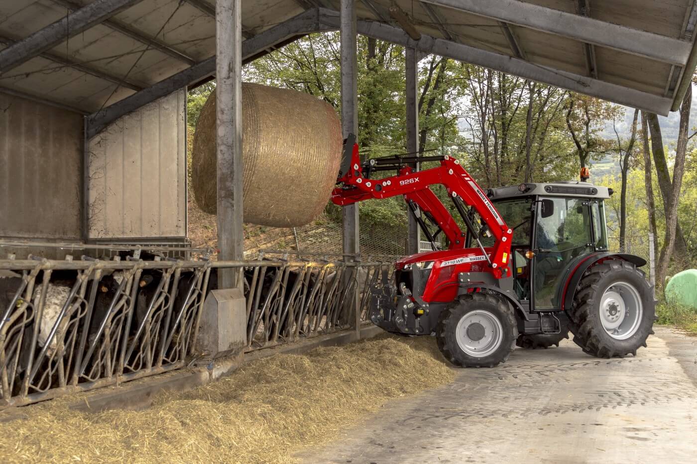 Utility loaders to complement the MF tractors up to 120hp