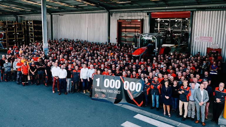 L'usine de tracteurs Massey Ferguson de Beauvais célèbre la production de son 1 000 000ème tracteur.
