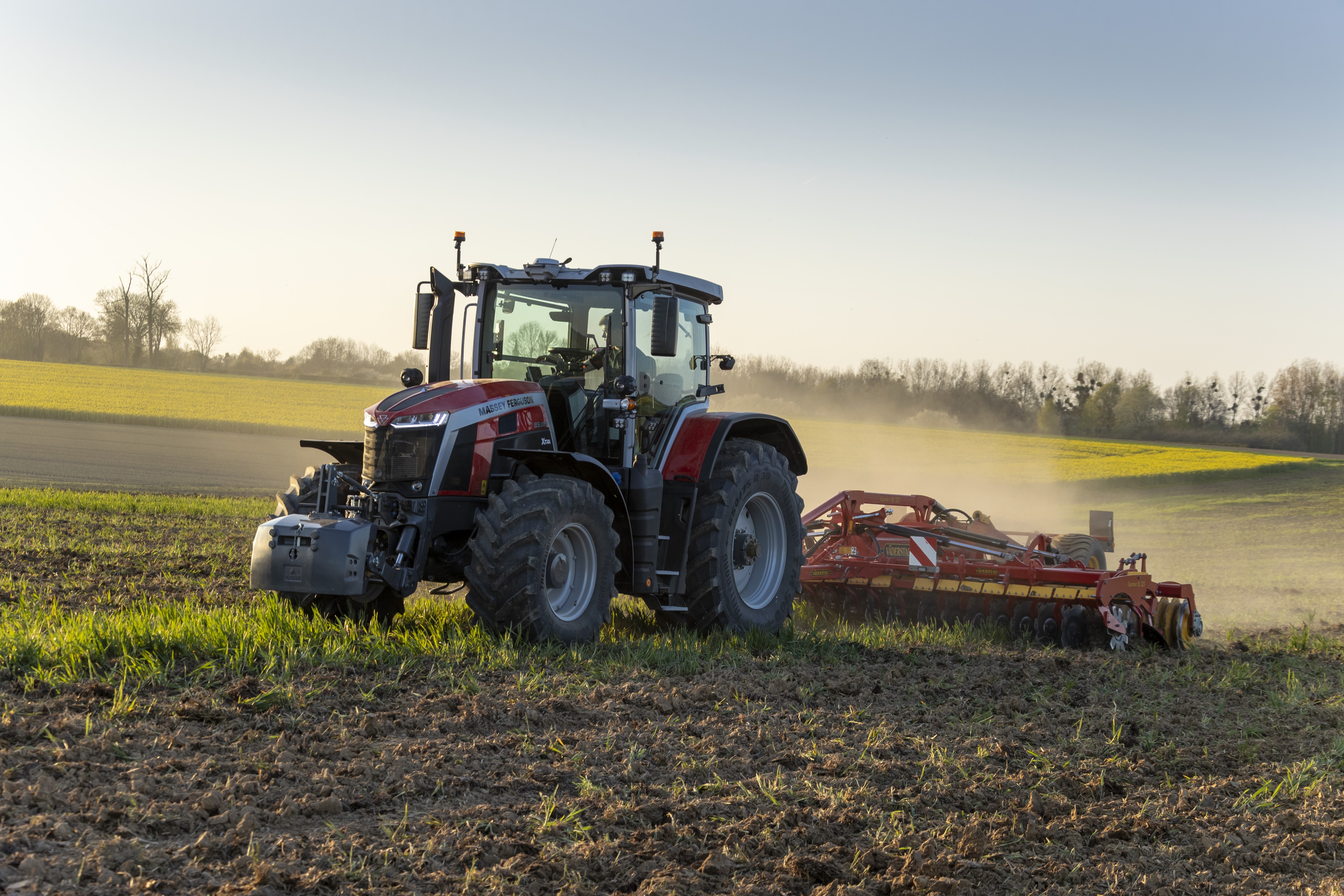 DLG PowerMix tests prove it: the MF 8S Xtra is the most fuel-efficient tractor on the market