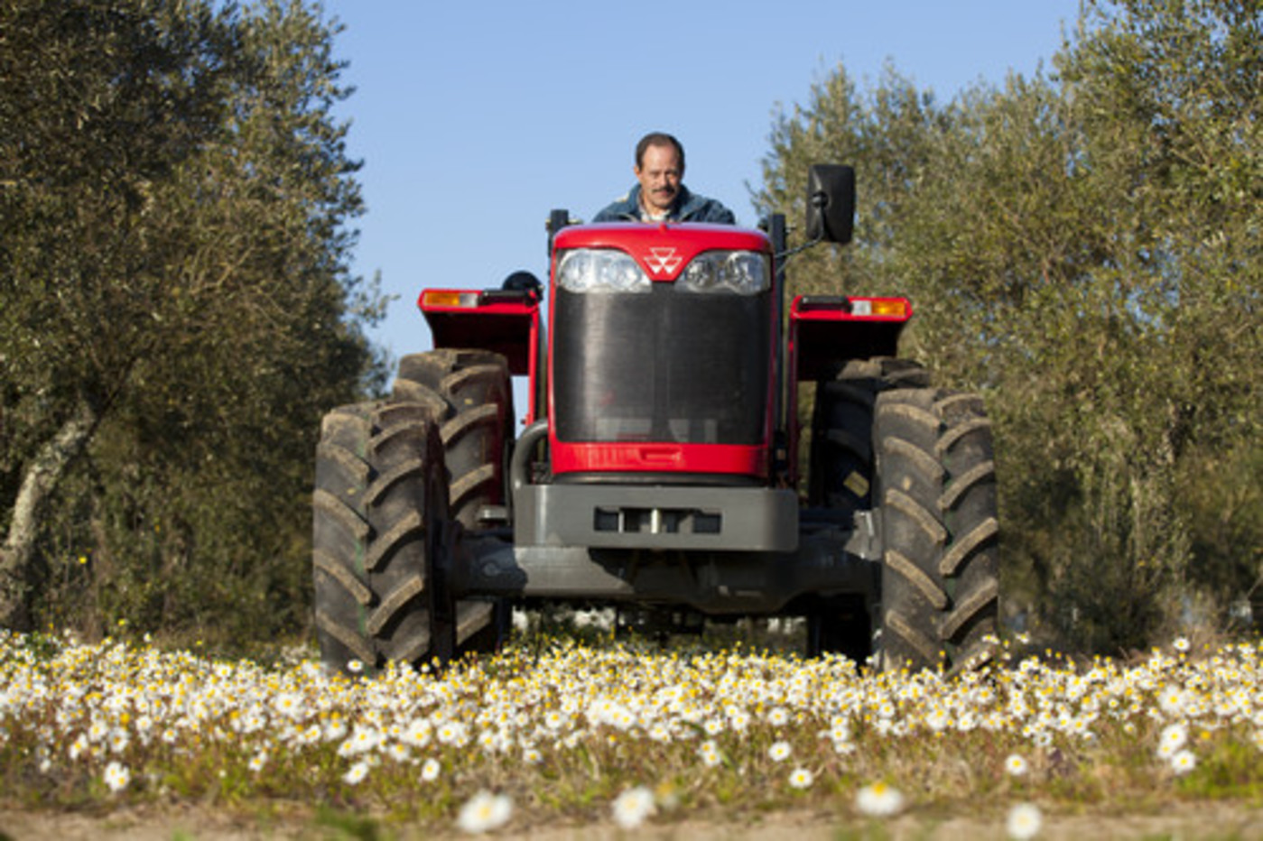 Powerful, agile and capable tractors for every application
