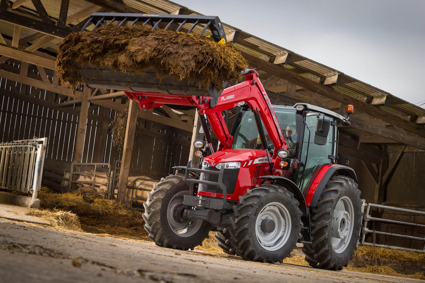 MF 5700 Series Utility Tractors | 92-102 HP