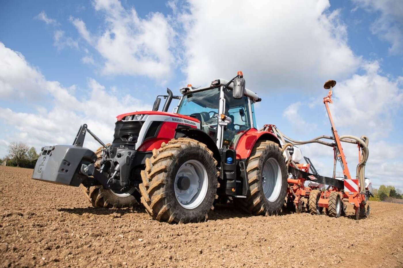 Największa stabilność i przyczepność ze wszystkich ciągników 4-cylindrowych