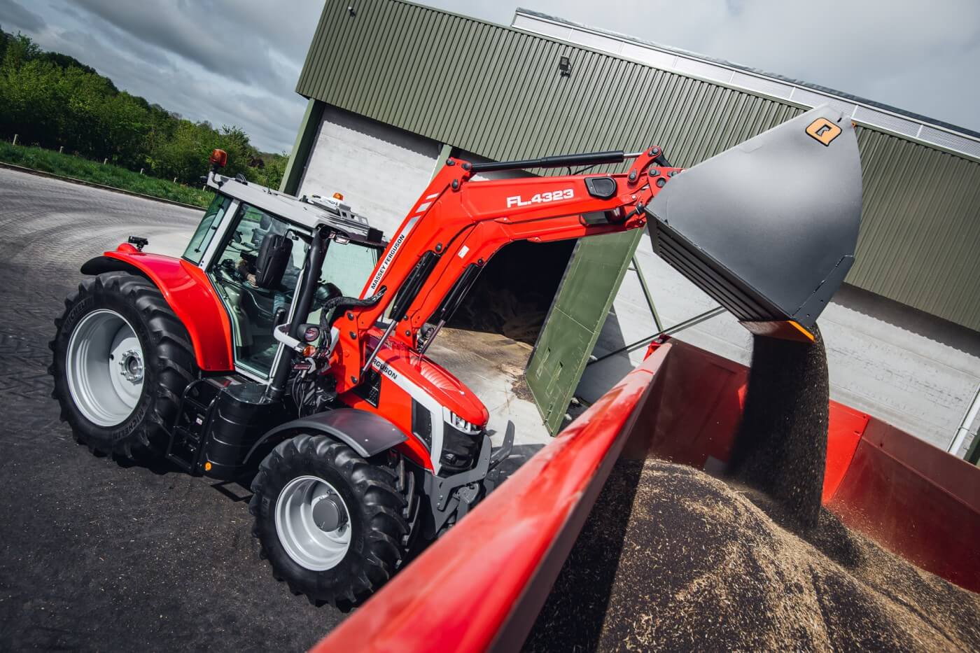 The perfect tractor-loader combination