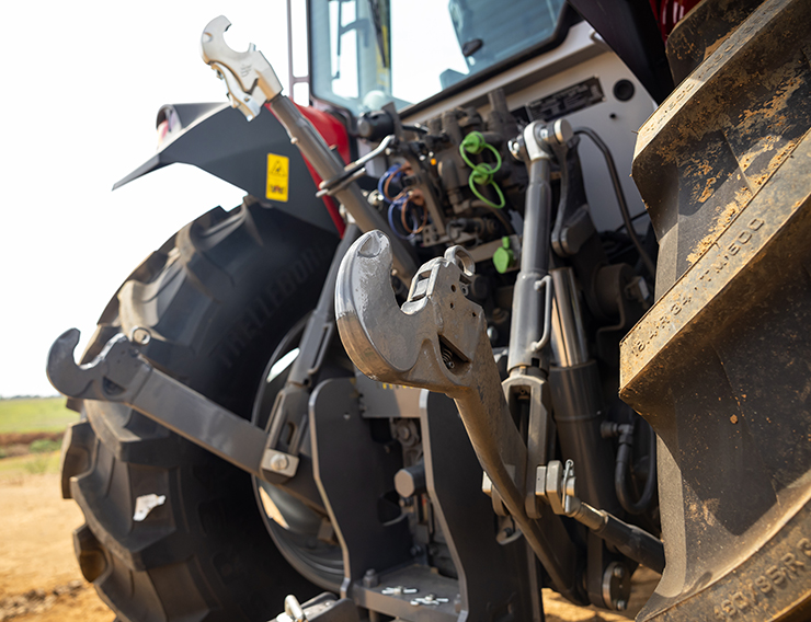 Rear linkage adjustment