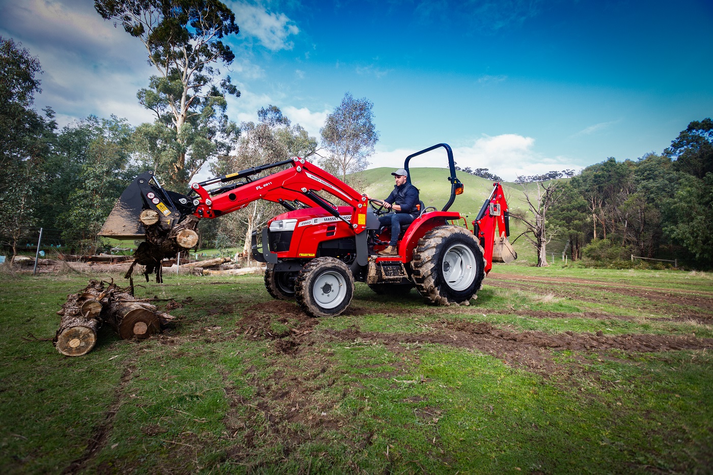 MF 2850 E Compact Tractor w/Loader + Bucket | 49 HP