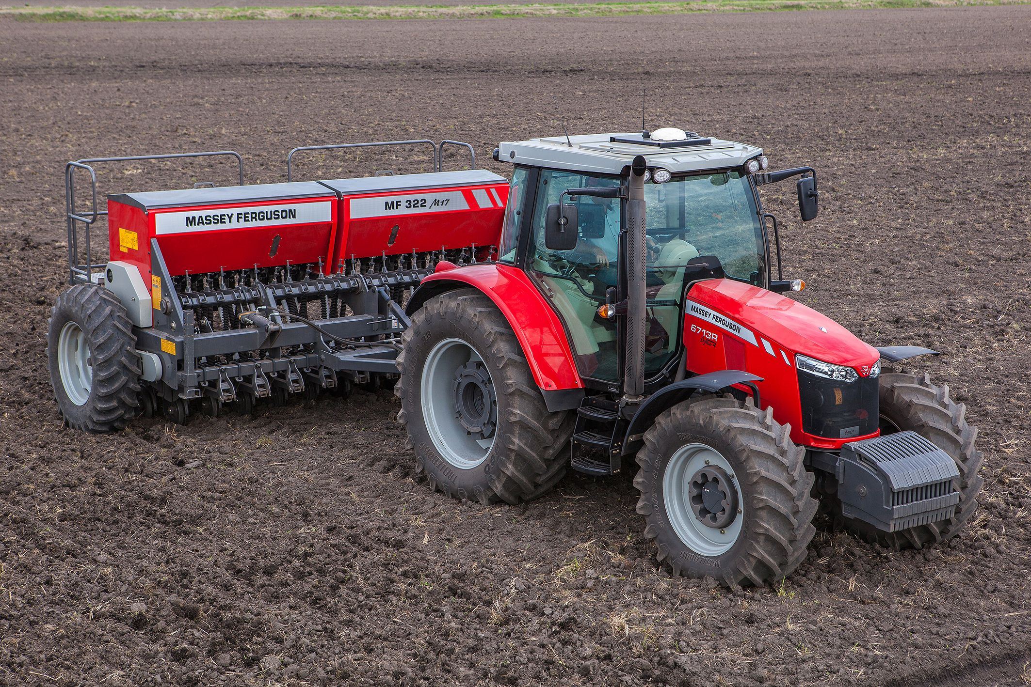 Mecanização adaptada às condições do arroz irrigado contribui para a eficiência da produção no Brasil