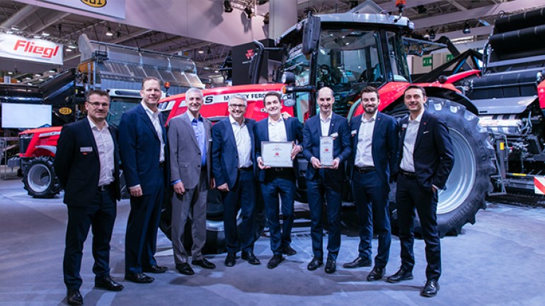 Massey Ferguson MF 7719 S a primit premiul Tractorul anului în cadrul expoziției SIMA